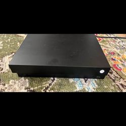 Xbox one X 1tb And 3 Games