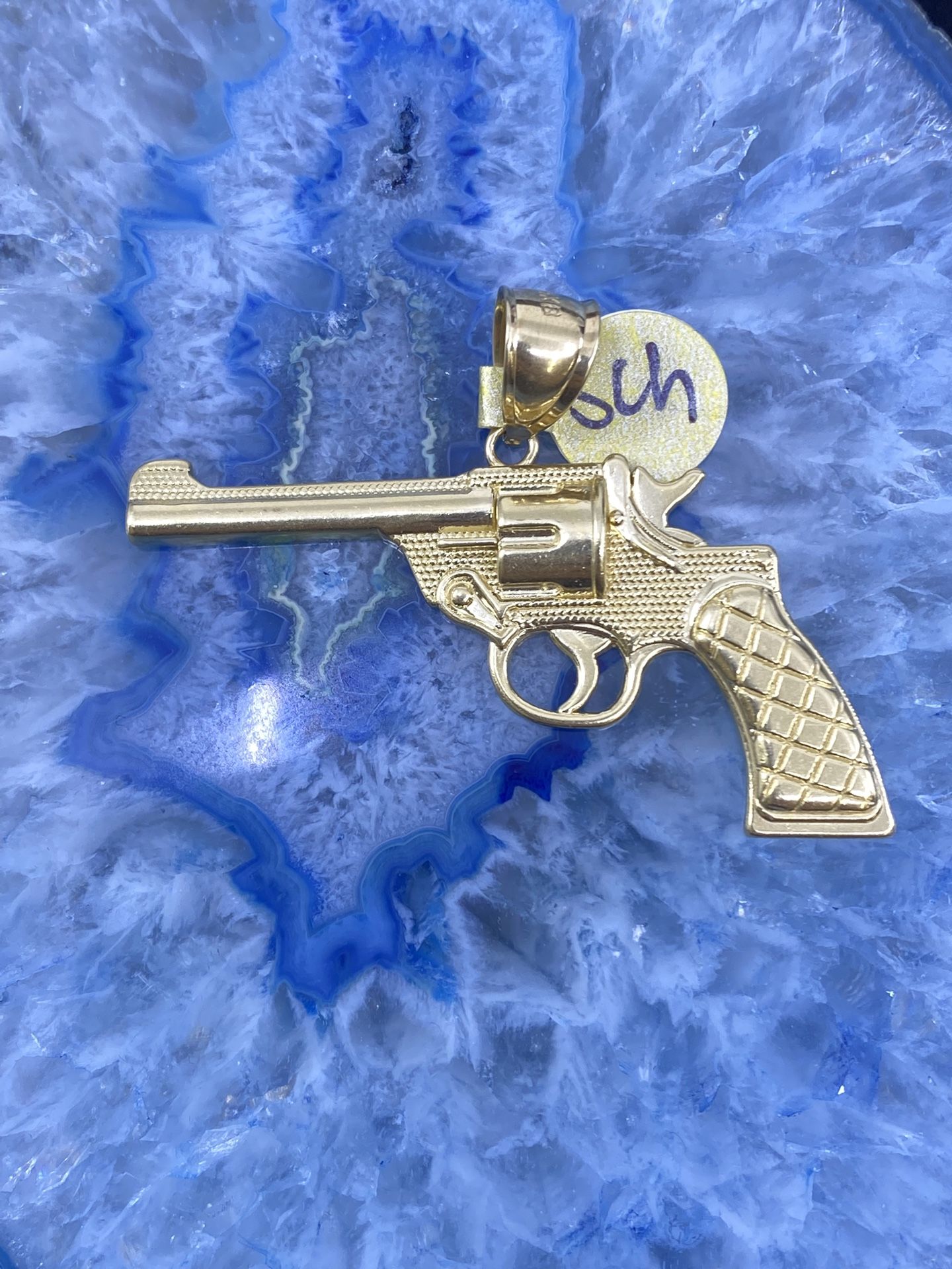 $750 Yellow Gold Revolver Gun Charm Pendant