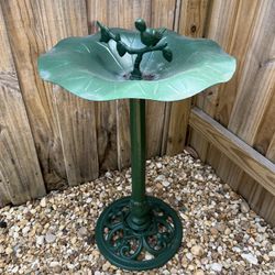 Metal Pedestal Bird Bath Outdoor Garden Yard Decor