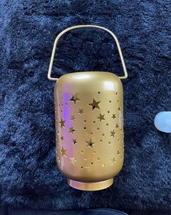 Metal start gold lantern