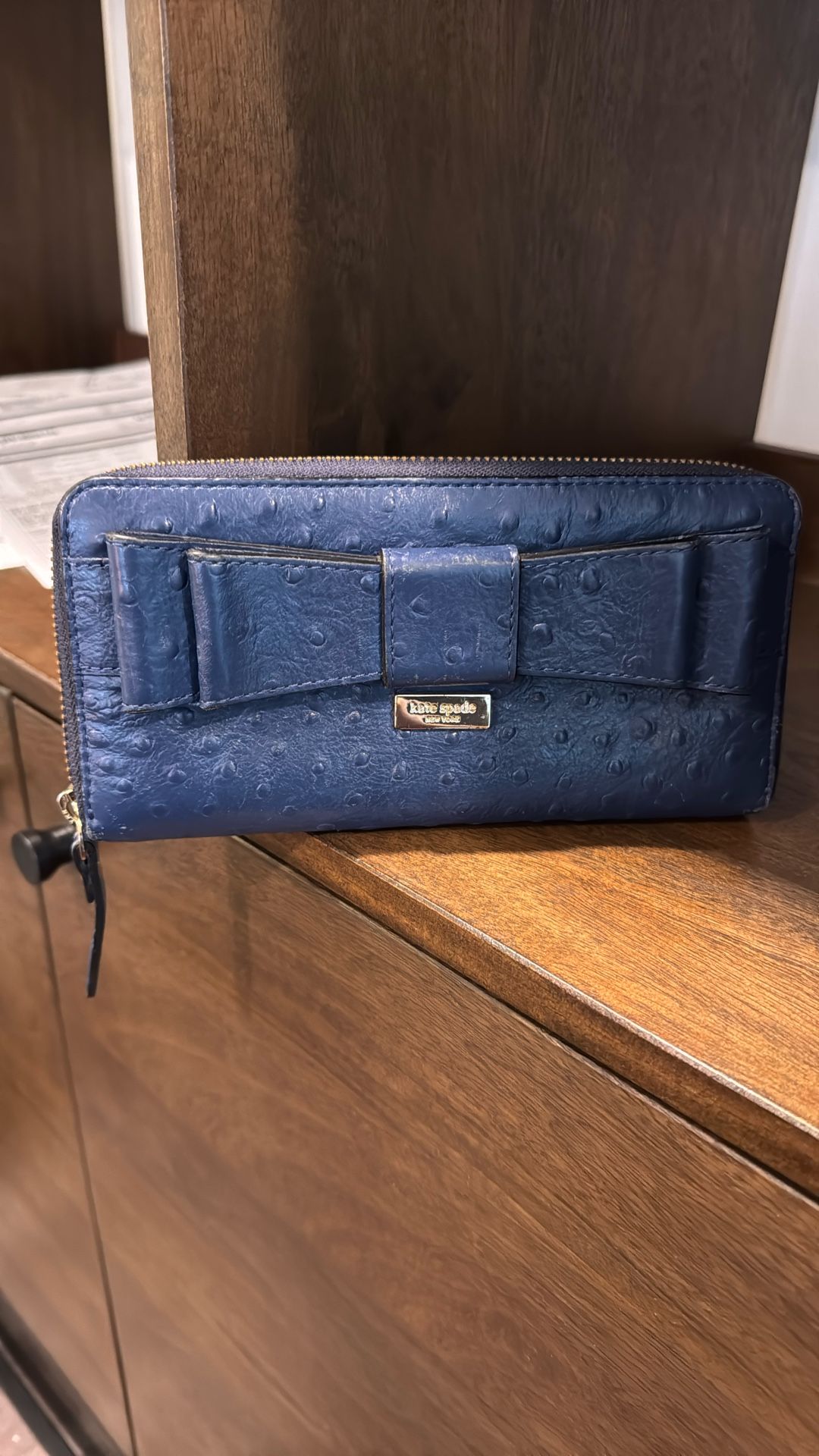 👜 Kate Spade Charm City Bow Wallet – Navy Blue – Elegant & Classic