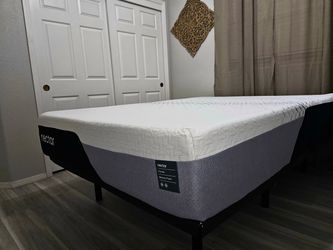 Like New Nectar Luxe Hybrid King Mattress