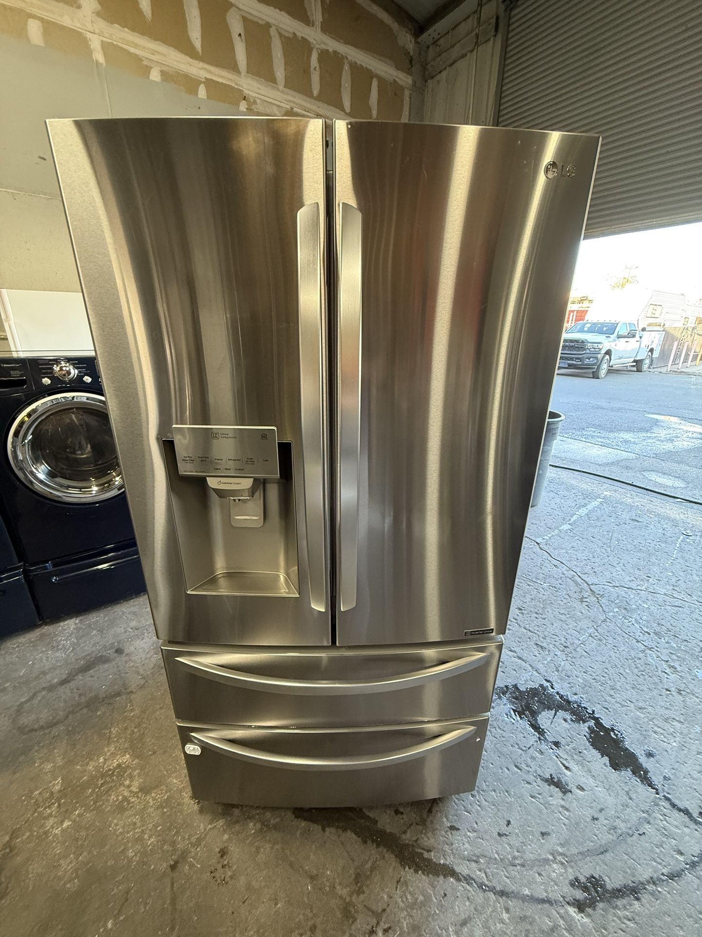 LG 28 Cubic Ft 4-door Refrigerator 