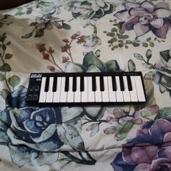 AKAI LPK 25 KEY Midi Controller
