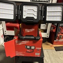 Milwaukee M18 3 Panel 