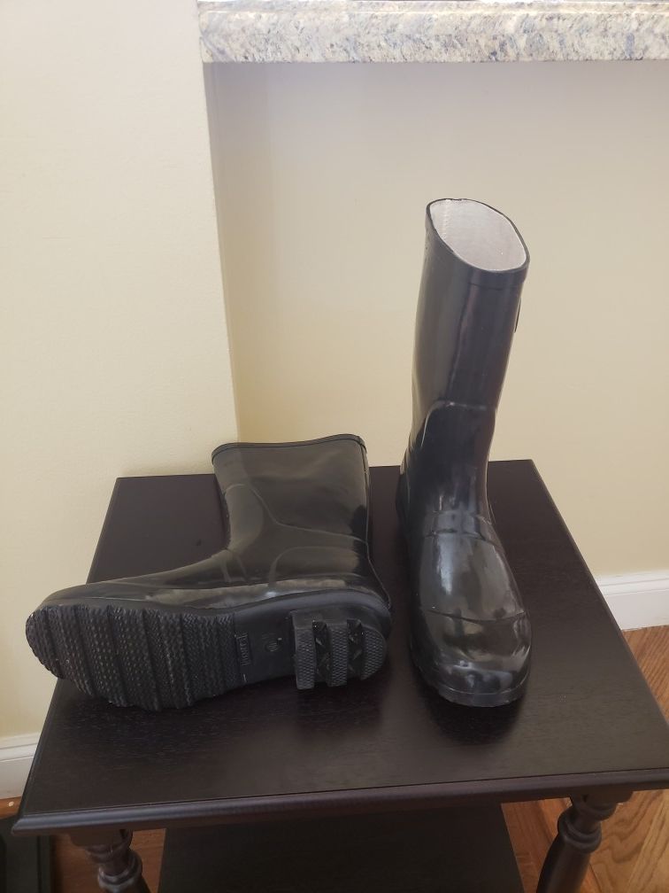 Black Norty women's rain boots size 10. Barely worn