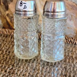 Vintage Anchor Hocking Wexford Glass Salt And Pepper Shakers