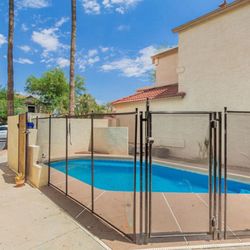 5 FT Pool Safety Fence – Complete w/ Gate – Excellent Condition