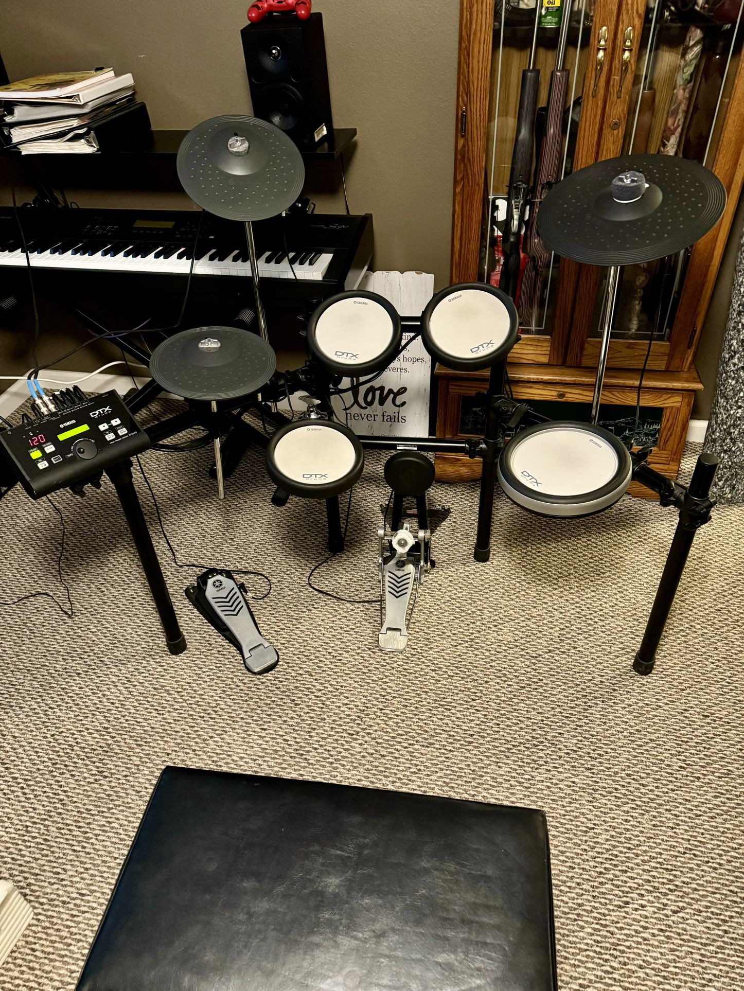 Yamaha DTX 500 Electric  Drum Set.  Excellent Condition, Gently Used