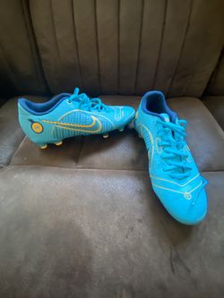 Nike Soccer Cleats Size 4.5
