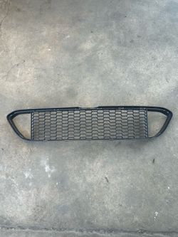 2011 - 2013 BMW 3 SERIES E92 E93 M SPORT FRONT BUMPER LOWER CENTER GRILLE