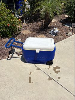 Igloo ice chest with wheels