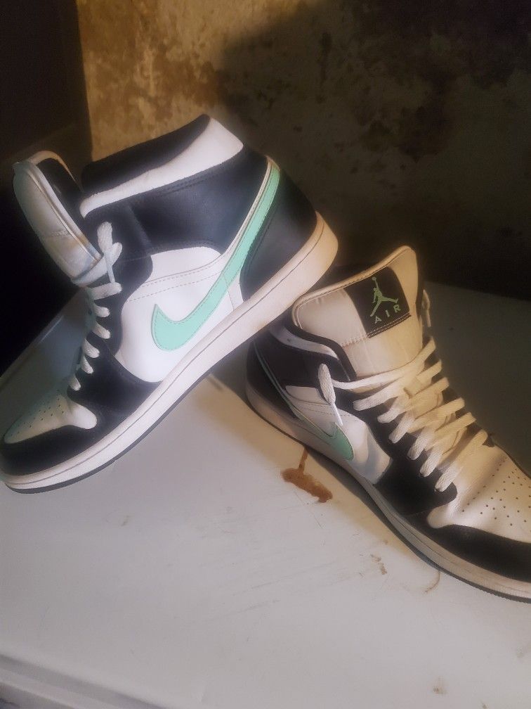Air Jordan 1 Mid 'Green Glow' (Send Offers)