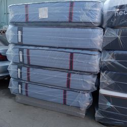 Sealy Mattress for sale 

Posturepedic pro firm 14" queen Mattress 

Brand new Mattress 

Delivery a