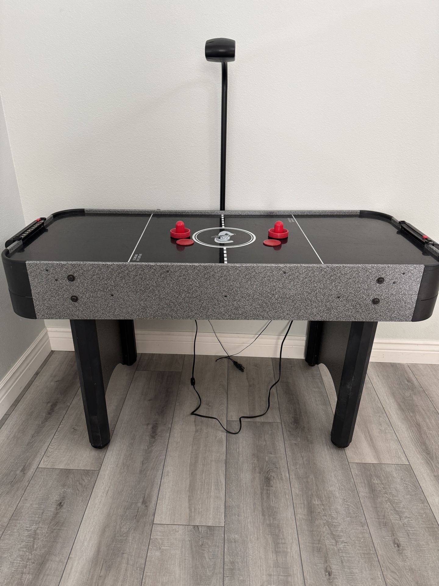 Air hockey table