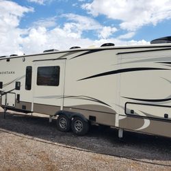 2019 Montana.40ft luxury 5th wheel trailer king bed 5slides delivered