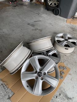 17 inches rims :: set of 5 very good condition fit Camry and Avalon and Lexus