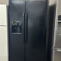 Frigidaire 25 Ft.³ Side-By-Side Refrigerator. Guaranteed.