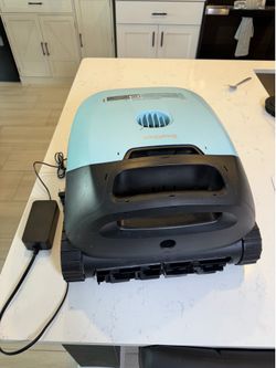 Cordless Pool Vacuum Robot for Inground & Above Ground Pools NEW