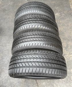 225-50/18 Vendo set de Tires con 80% de vida las 4