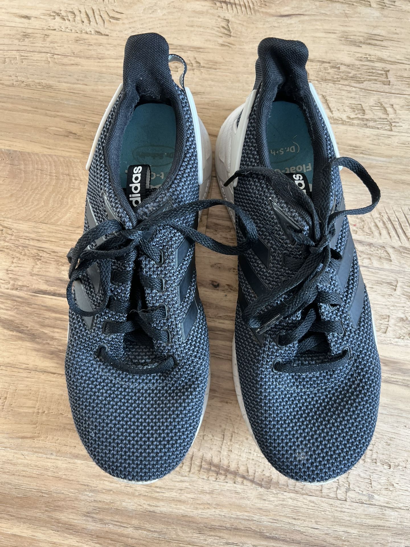 Adidas Questar Black/White Sneakers | Size 8.5