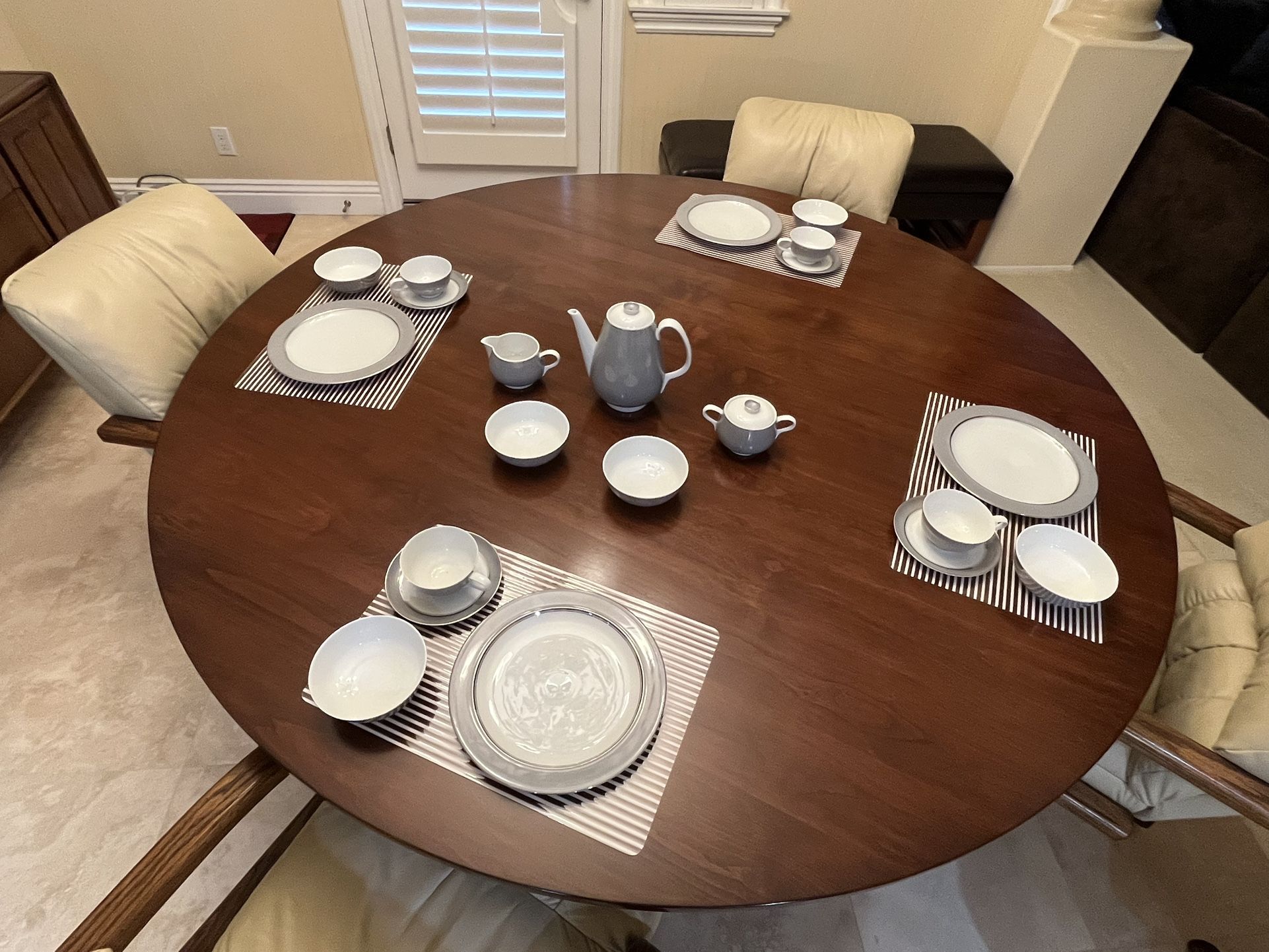 EASTERLING “MAJESTIC “ (NWOT) Fine China. 4 Place Setting. 21 Pieces