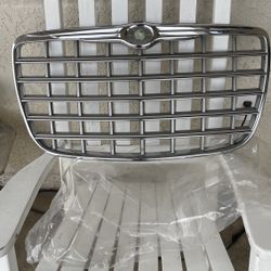 2006 Chrysler 300 C Grill / Like New
