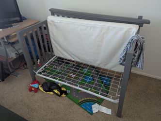 Free baby crib frame / toddler bed 🛏️