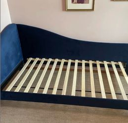 Attalie Upholstered Daybed