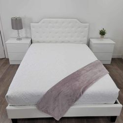 Bed And Nightstands  / Cama Y Mesitas De Noche 