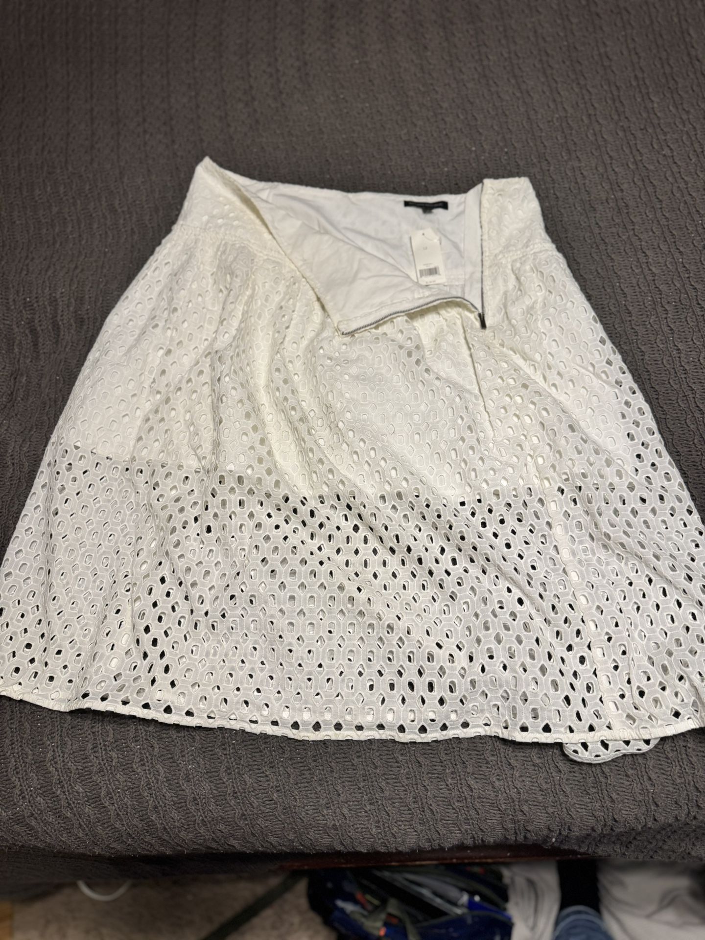 Banana Republic White Eyelet Cotton Midi Skirt – Size 12 – NEW with tags 🏷️
