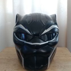 BLACK PANTHER DOT APPROVED MOTORCYCLE HELMET W/LED LIGHTS SIZE: LARGE