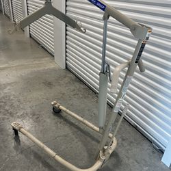 Invacare 9805P Hydraulic Patient Lift 450 lb Capacity Free Ship pickup Welcomed. Very slightly pre owned hoist in very good condition with minor cosme