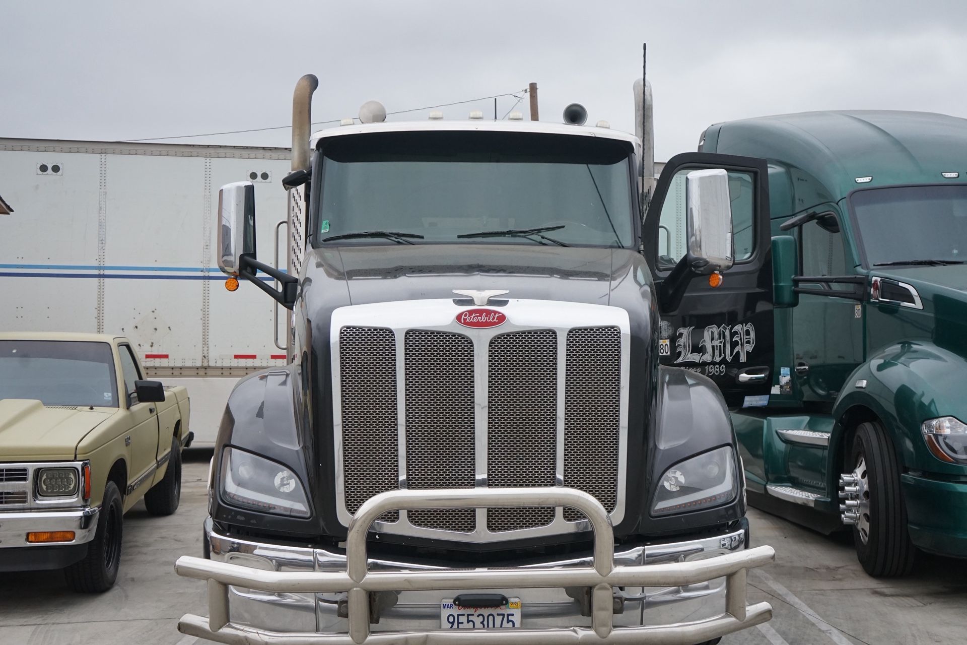 2017 PETERBILT 579 - 712K Miles