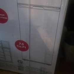 Frigidaire Top-freezer Mini Refrigerator 
