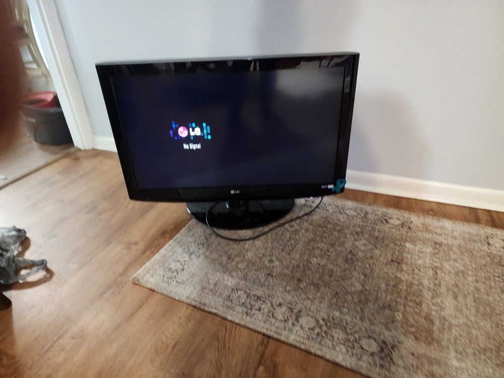 LG TV No Remote 43"