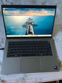 2025 Dell 5450 14 inch w/ Core Ultra 5 16GB DDR5/512GB storage