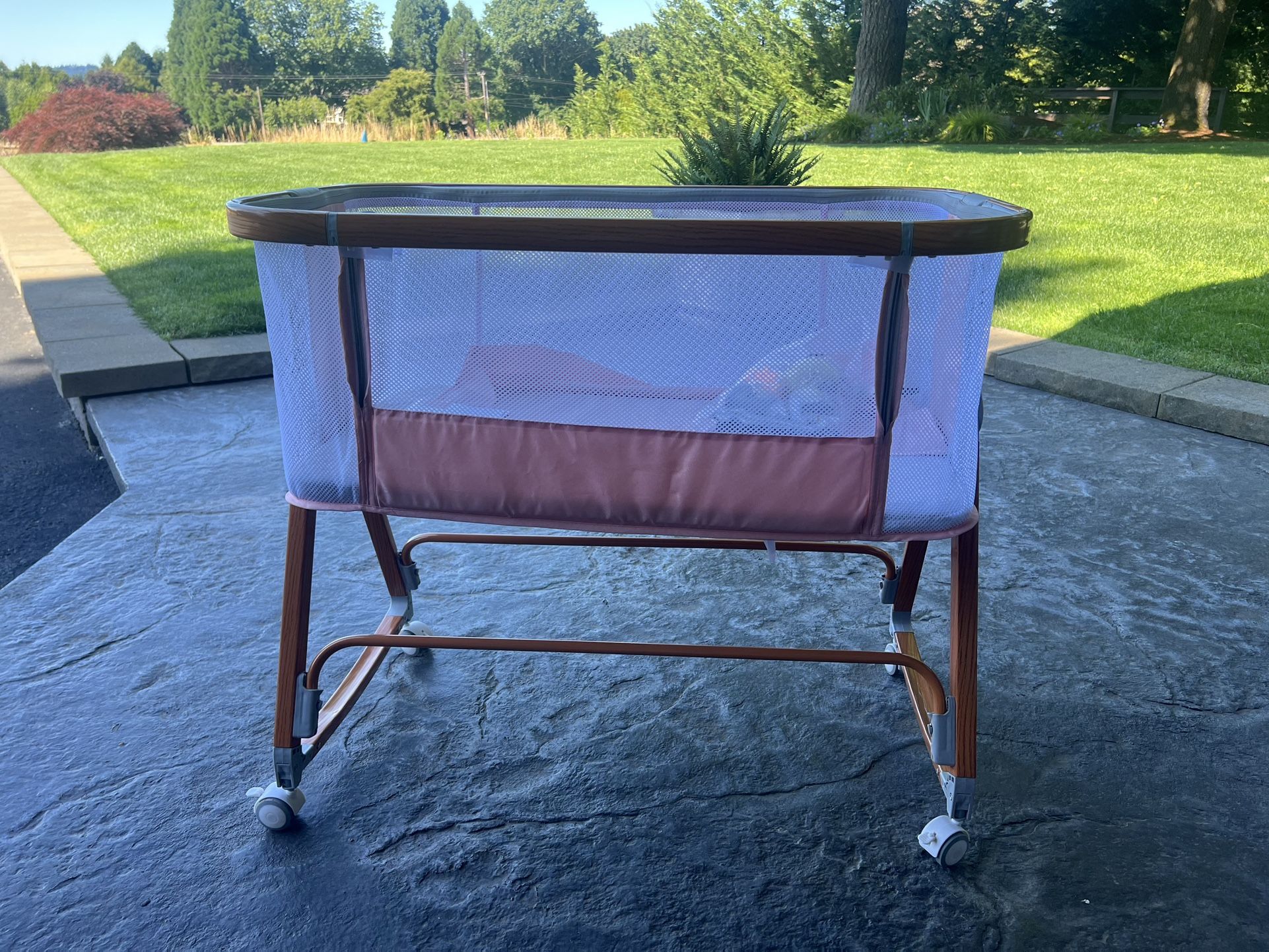 Bassinet / Crib - New