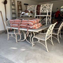 Backyard table And Chairs (FREE)