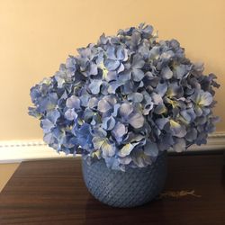 Beautiful Large Blue Hydrangea Silk Flowers In A Designer Vase Flower Arrangements  16” tall and 16” wide , the pot is 9” tall and 8” wide If you see 