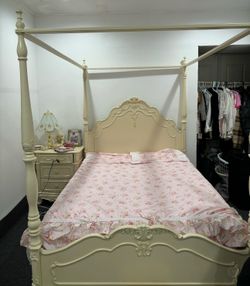 Coquette bed set