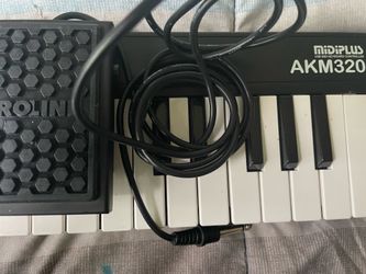 Akm320 Midi plus with sustain pedal