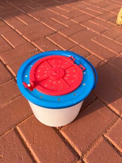 Live bait bucket