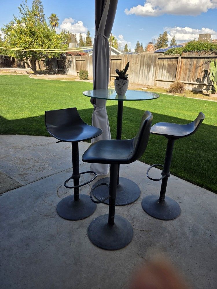 Bar High Glass Table And Stools