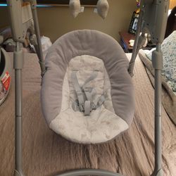 Graco Slim Spaces Compact Baby Swing 