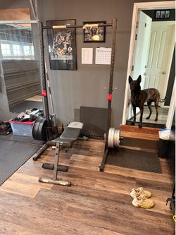 Squat rack with attachments.(squat rack only)