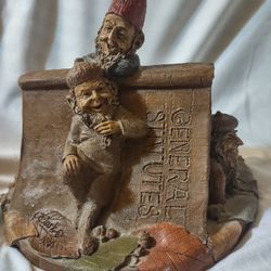 TOM CLARK NORM STATUES ( VERY COLLECTABLE)