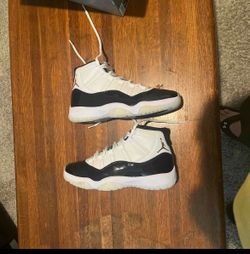 *BEST OFFER* Jordan 11 Gratitude (Defining Moments) Size 9