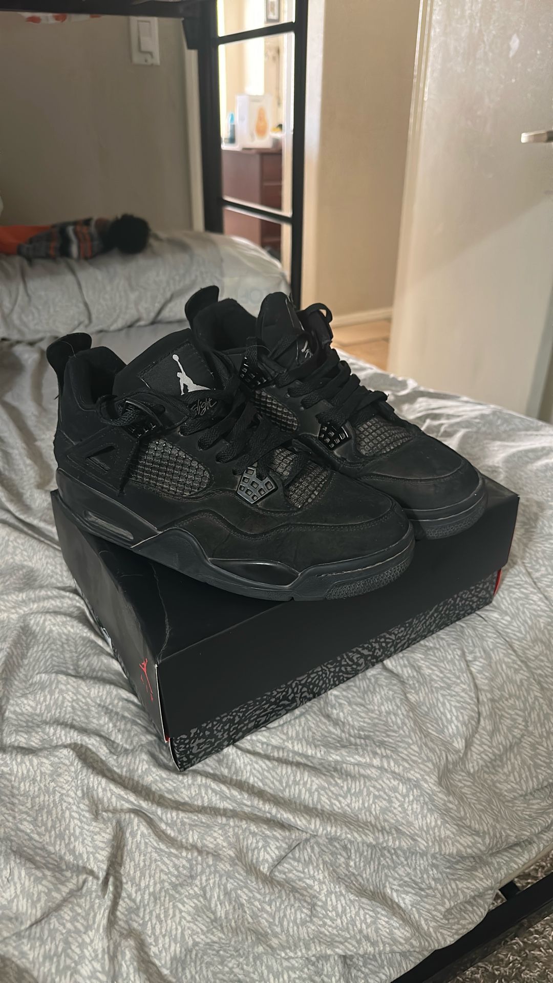 Black Cats 8.5 Jordan 4s (real)