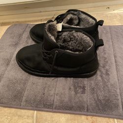 Black Ugg’s Size 9